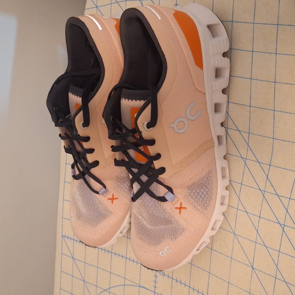 On Cloud Running Shoes Cloud X Size 8